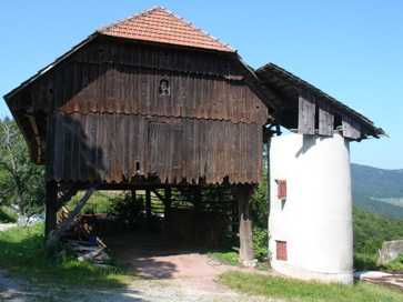 Kladje pri Krmelju - Kozolec na domačiji Kladje 3