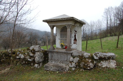 Breginj - Znamenje ob stari poti proti Mostu na Nadiži