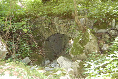 Gorenja vas nad Kanalom - Enoločni kamniti most
