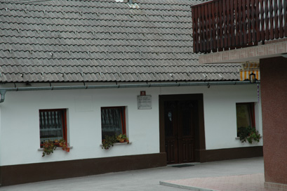 Vrzdenec - Spominska plošča Cankarjevi materi