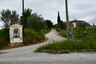Šlovrenc - Znamenje in kamniti kažipot