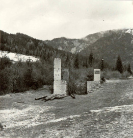 Begunje na Gorenjskem - Razvaline žage s spominskima ploščama v Dragi