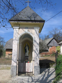 Soteska pri Moravčah - Kapelica sredi vasi
