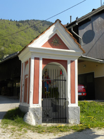 Zgornji Tuhinj - Kapelica pri hiši Zgornji Tuhinj 4