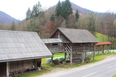 Buč - Toplar in gospodarsko poslopje pri domačiji Buč 2