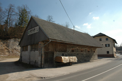 Turjak - Gospodarsko poslopje pri hiši Turjak 5