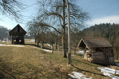 Prazniki - Sušilnica za lan in toplarja na robu vasi