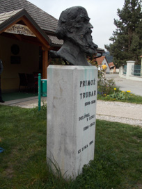 Loka pri Zidanem Mostu - Doprsni kip Primoža Trubarja
