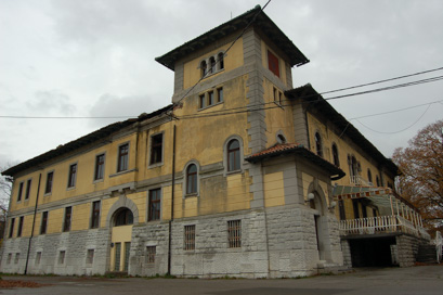 Senožeče - Stavba Senožeče 80