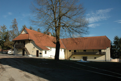 Slovenska vas - Dvorec Dob