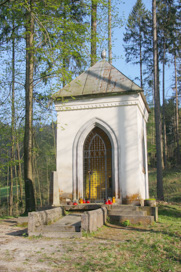 Visoko pri Poljanah - Grobnica družine Tavčar