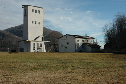 Reštanj - Strojnica in stolp jaška premogovnika v Senovem