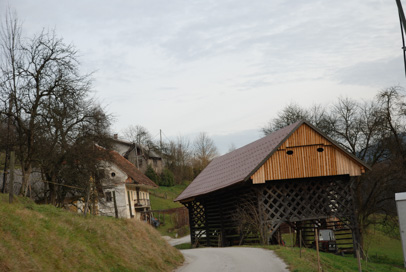 Črni Vrh pri Taboru - Kozolec na domačiji Črni Vrh 25