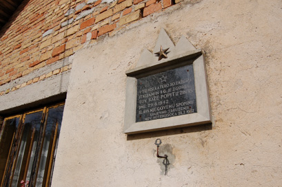 Žibrše - Spominska plošča aktivistu OF Jožetu Popitu