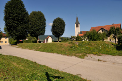 Dragatuš - Lokacija cerkve sv. Janeza Krstnika
