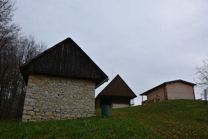 Kristan Vrh - Gospodarska poslopja domačije Kristan Vrh 62