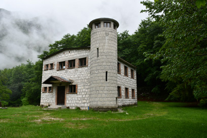 Log pod Mangartom - Stražarnica v Možnici
