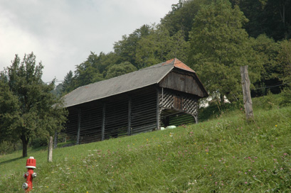 Čebine - Kozolec na domačiji Čebine 3