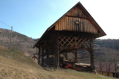 Čeče - Kozolec na domačiji Čeče 33