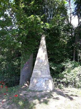 Hercegovščak - Spominska piramida