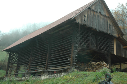 Prapreče - Kozolec na domačiji Prapreče 27