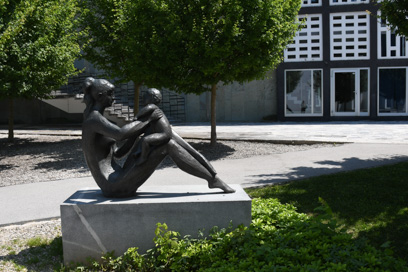 Velenje - Skulptura Mati z otrokom