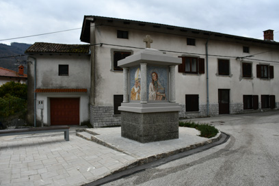 Gorenja vas nad Kanalom - Znamenje