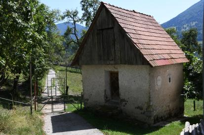 Obloke - Kašča pri hiši Obloke 16