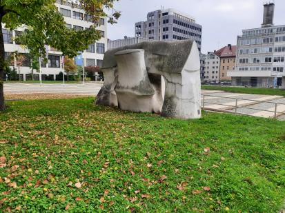 Maribor - Skulptura Most do človeka